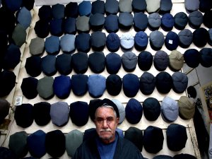 Yarım asırdır kasket yapıyor