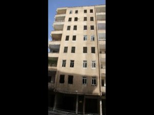 Bağlar Belediyesi Hasarlı Bir Binanın Yıkımını Gerçekleştirdi