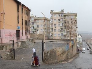 Okul yakıldı, eğitim bitti