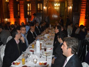 PANEL KATILIMCILARI YEMEKTE BULUŞTU