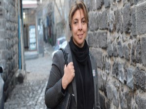 AK Partinin  çift dilli adayı Aygün: Barışın yüzü olmak istiyorum