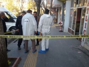 Çırakları çay ocağı sahibini ölü buldu