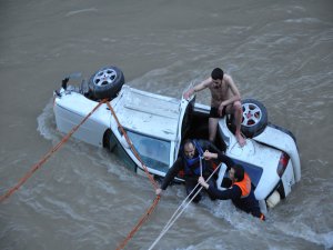 ÇAYA UÇAN ARAÇTAKİ 3 YAŞINDA ÇOCUK KAYBOLDU