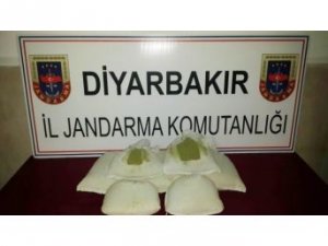Diyarbakır'da 102 kilogram esrar ele geçirildi