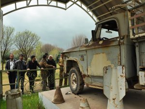 GAZETECİLER HALEPÇE ANITINI ZİYARET ETTİ