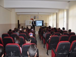 Ergani'de çocuk yaşta evliliğe karşı seminer
