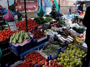 Kızıltepe pazarı esnafına Kürtçe etiket dağıtıldı