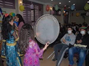 KANSERLİ ÇOCUKLAR KÜRTÇE ŞARKILAR EŞLİĞİNDE EĞLENDİ