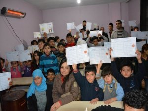 Ergani'de Kobanêli öğrenciler karne aldı