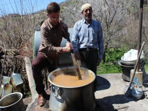 Dört mevsim cevizli sucuk üretiyorlar