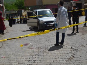 BALKONDAN ATLAYARAK İNTİHAR ETMEK İSTEDİ