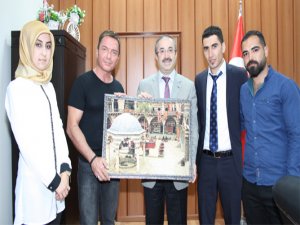 CNN TÜRK SPİKERİ D.Ü ÖĞRENCİLERİNİ PROFESYONELLİĞİ ANLATTI