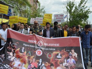 UYUŞTURUCUYA DİKKAT ÇEKMEK İÇİN YÜRÜDÜLER