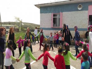 OKUL ÖNCESİ ÖĞRETMENLİĞİ ÖĞRENCİLERİ İLK ÖĞRENCİLERİYLE TANIŞTILAR