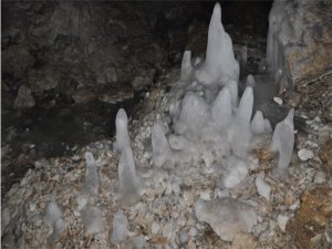 BUZ MAĞARASI KEŞFEDİLMEYİ BEKLİYOR