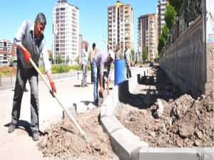 Kayapınar Belediyesi kaldırım çalışmasında engellileri unutmadı