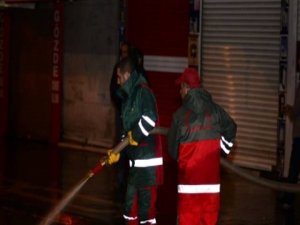 Caddeler Deterjanlarla Yıkanıyor