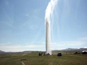 Sera İçin Açılan Kuyudan 30 Metre Termal Su Fışkırdı