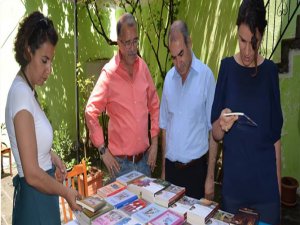 Kütüphaneye anlamlı hediye