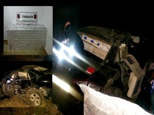 Kaza yapan otomobilden etrafa binlerce kaçak sigara saçıldı