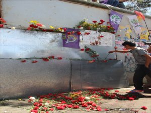 DİYARBAKIR’DA PATLAMALARA TEPKİLER SÜRÜYOR