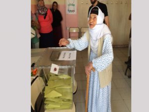 Türkiyenin en yaşlı seçmeni