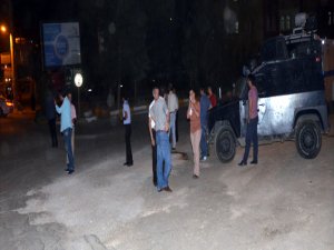 HDP'LİLER POLİSLERİ KORUDU