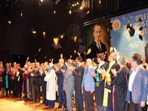 D.Ü’de mezuniyet sevinci