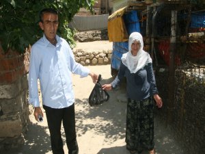 YOKSULLARA ET DAĞITILDI