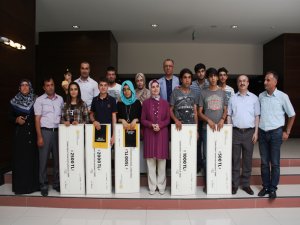 TUVALLERİNE BARIŞI YANSITTILAR, ÖDÜLÜ KAPTILAR