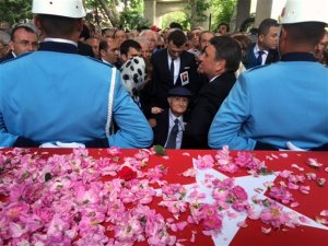 Demirel son yolculuğuna uğurlandı