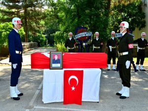 DİYARBAKIR'DA KAZADA ÖLEN JANDARMA KOMUTANI İÇİN TÖREN DÜZENLENDİ