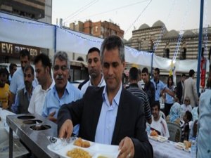 Eş Başkanlar Yurttaşlarla Birlikte İftarını Açtı