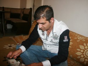 BÜYÜK UMUTLARLA GİTTİĞİ ALMANYA’DA BIRAKTIĞI ÇOCUĞUNU 19 YILDIR GÖREMİYOR