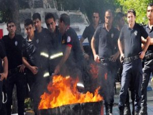 İtfaiyeden Polise Yangın Söndürme Eğitimi