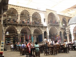 SICAKTAN BUNALAN VATANDAŞLAR TARİHE SIĞINIYOR