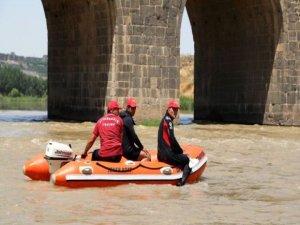 Dicle Nehrinde Kaybolan Gencin Cesedi 3 Gün Sonra Bulundu