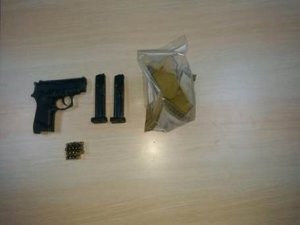 Kontrollerde esrar ve tabanca yakalandı