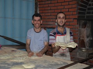 SİLVAN’DAKİ FIRINLARDA BAYRAM YOĞUNLUĞU YAŞANIYOR