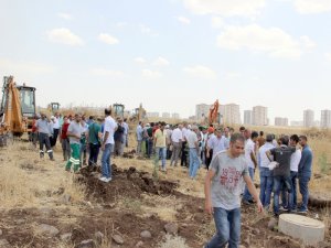 Park yapımını engellemek isteyen köylüler belediye işçilerine saldırdı: 2 yaralı