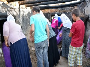 ELEKTRİK KONTAĞI 2 EVİ KÜL ETTİ