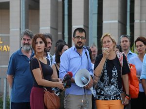 Gazetecilerden Bülent Arınç hakkında suç duyurusu