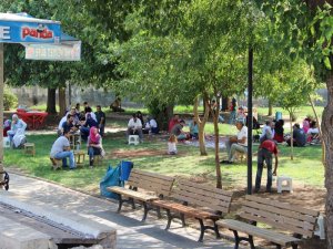 SICAKTAN BUNALAN VATANDAŞ SOLUĞU SUR DİPLERİNDE ALIYOR