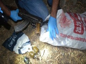 TOPRAK ALTINDAN SİLAH ÇUVALI ÇIKTI