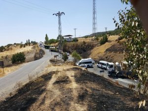 PKK'liler Diyarbakır-Bingöl karayolunu kesti