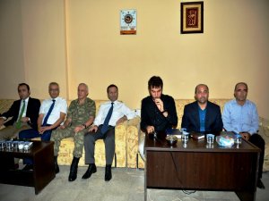 VALİ AKSOY, SALDIRIDA HAYATINI KAYBEDEN İBRAHİM TURAN’IN TAZİYESİNE KATILDI