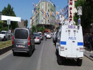 DİYARBAKIR’DA BOMBALI ARAÇ PANİĞİ