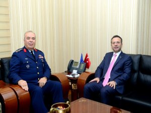 HAVA KUVVETLERİ KOMUTANI ÜNAL, VALİ AKSOY’U ZİYARET ETTİ