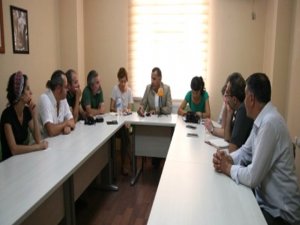 Gazeteciler İHD'yi ziyaret etti