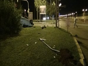 GECEYARISI TRAFİK KAZASI:1'İ AĞIR 2 YARALI